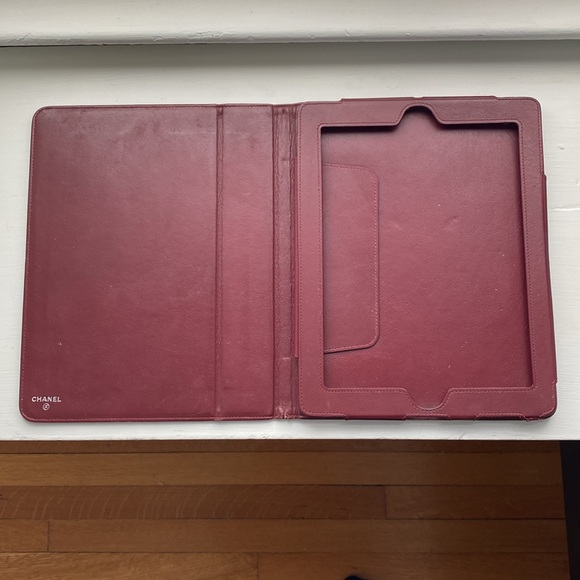 Chanel iPad/Ebook case - Picture 2 of 8